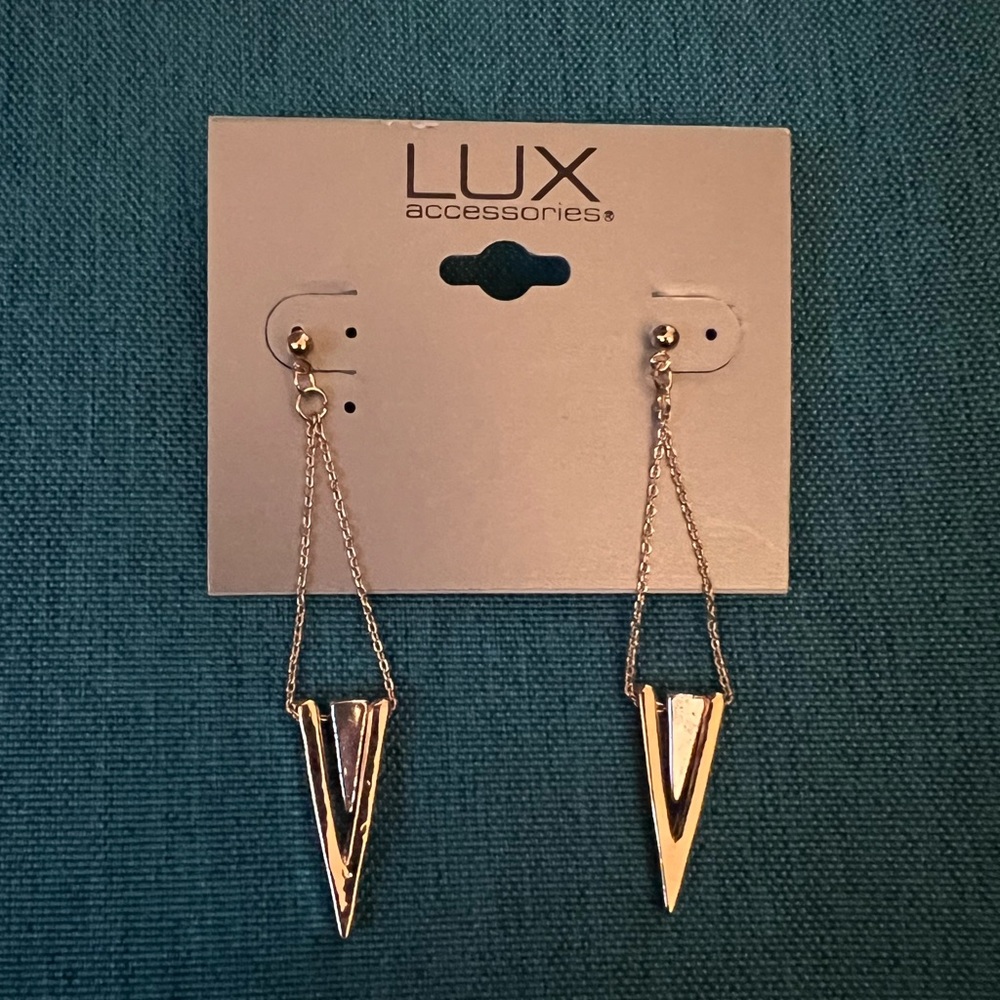 NWT lux accessories triangle dangle earrings